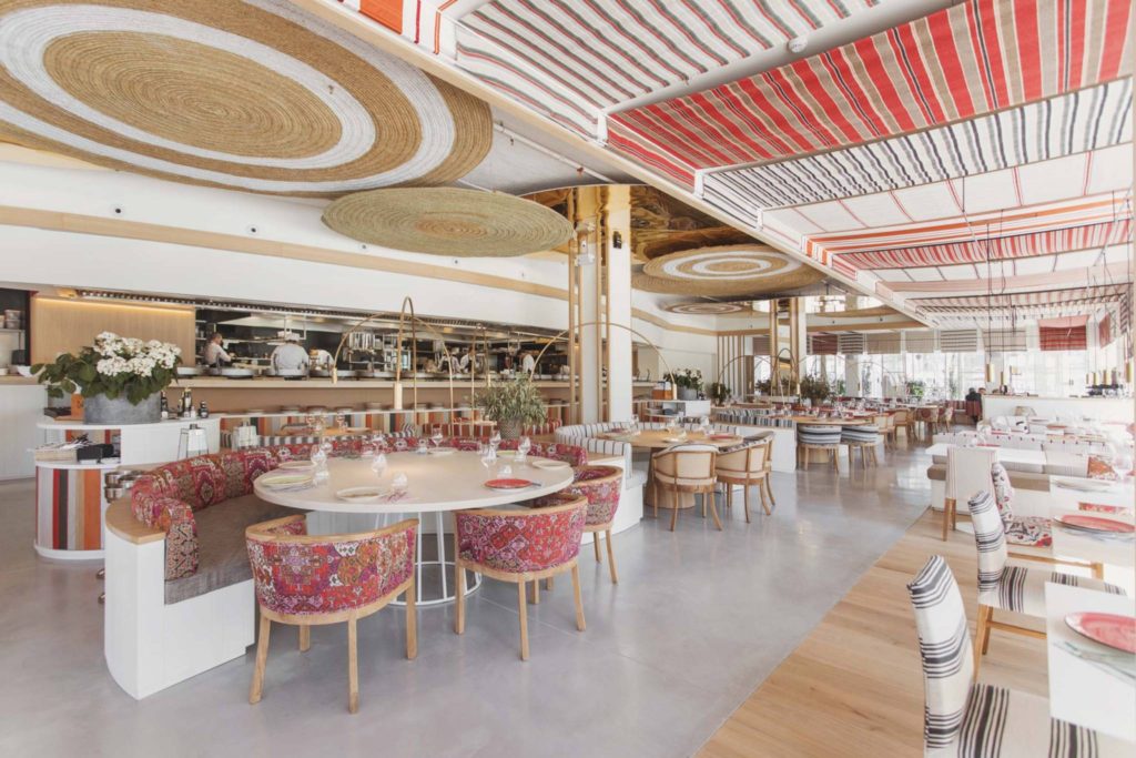 Maná 75º Barcelona, el restaurante con el mayor showcooking de arroces